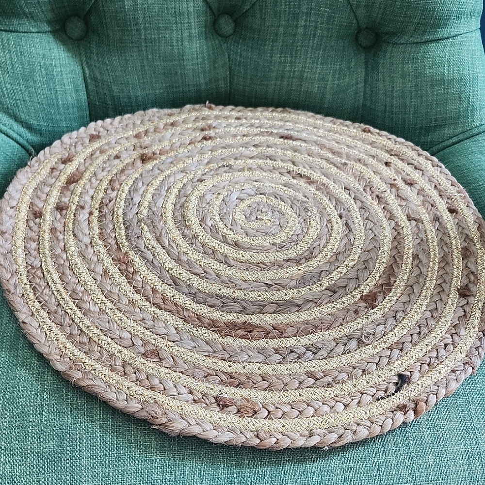 Badgley Mischka Tan and Cream Placemat With Gold Swirl Design Accents